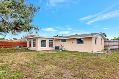 2707 Bigelow Dr, Sarasota, FL 34239 - Photo 30