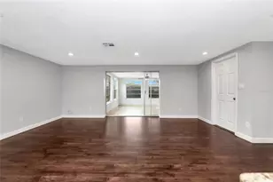 2707 Bigelow Dr, Sarasota, FL 34239 - Photo 10