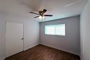 3101 Bee Ridge Rd, Sarasota, FL 34239 - Photo 8