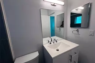 3101 Bee Ridge Rd, Sarasota, FL 34239 - Photo 10