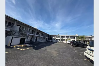 3101 Bee Ridge Road #208, Sarasota, FL 34239 - Photo 2