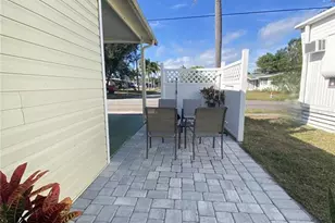 2511 18th St W, Bradenton, FL 34205 - Photo 8