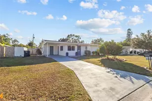 4404 55th Ave Dr E, Bradenton, FL 34203 - Photo 2