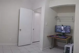 312 W Cornelius Cir, Sarasota, FL 34232 - Photo 52