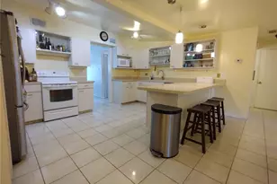 312 W Cornelius Cir, Sarasota, FL 34232 - Photo 32