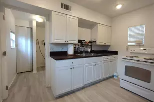 312 W Cornelius Cir, Sarasota, FL 34232 - Photo 86