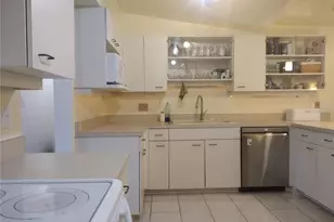 312 W Cornelius Cir, Sarasota, FL 34232 - Photo 28