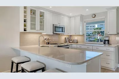 4370 Chatham Drive #204, Longboat Key, FL 34228 - Photo 8