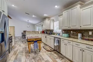 560 Oakford Rd, Sarasota, FL 34240 - Photo 22