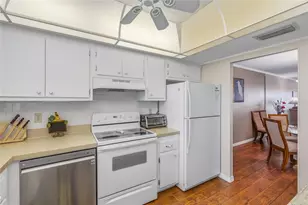 3839 Lake Bayshore Dr, Bradenton, FL 34205 - Photo 10