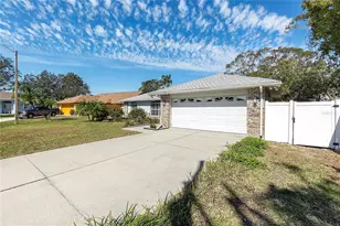 911 Wee Burn Pl, Sarasota, FL 34243 - Photo 2