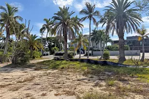 831 Siesta Dr, Sarasota, FL 34242 - Photo 6