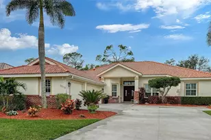 7018 Coachlight St, Sarasota, FL 34243 - Photo 2