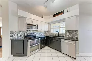7207 38th Ct E, Sarasota, FL 34243 - Photo 28
