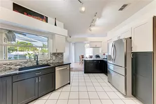 7207 38th Ct E, Sarasota, FL 34243 - Photo 30