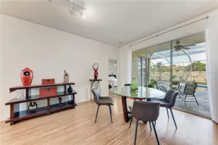 7207 38th Ct E, Sarasota, FL 34243 - Photo 16