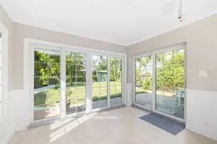 323 Madison Dr, Sarasota, FL 34236 - Photo 10