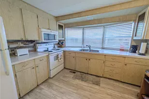 215 Willow Oak Ln, Sarasota, FL 34237 - Photo 8