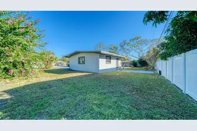 2452 Whippoorwill Circle, Sarasota, FL 34231 - Photo 36