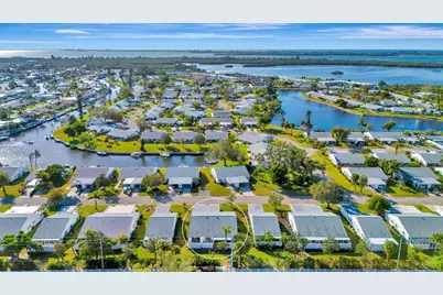 9421 Kingston Drive, Bradenton, FL 34210 - Photo 2