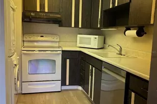 210 Elliot Ave, Sarasota, FL 34232 - Photo 2