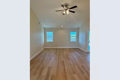 3541 65th Avenue Circle E, Sarasota, FL 34243 - Photo 4