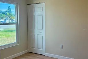 3541 65th Ave Cir E, Sarasota, FL 34243 - Photo 8