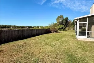 3541 65th Ave Cir E, Sarasota, FL 34243 - Photo 16