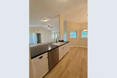 3541 65th Avenue Circle E, Sarasota, FL 34243 - Photo 6