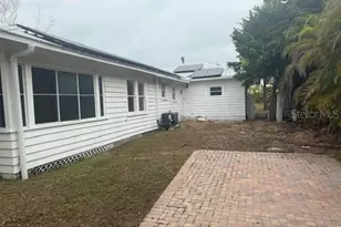 617 Siesta Dr, Sarasota, FL 34242 - Photo 2