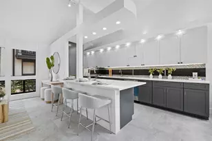 800 S Boulevard of the Presidents, Sarasota, FL 34236 - Photo 2