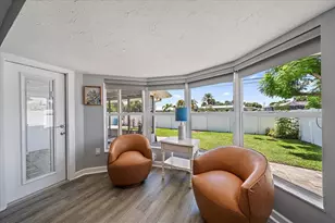 6841 Roxbury Dr, Sarasota, FL 34231 - Photo 10