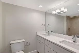 2425 Gulf Of Mexico Dr, Longboat Key, FL 34228 - Photo 20