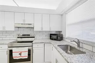 2300 Stickney Point Rd, Sarasota, FL 34231 - Photo 10