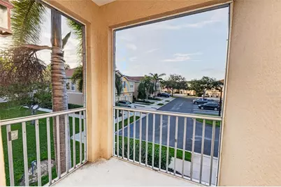 3685 Parkridge Circle #8-203, Sarasota, FL 34243 - Photo 4