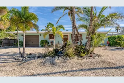 154 Crescent Drive, Anna Maria, FL 34216 - Photo 2
