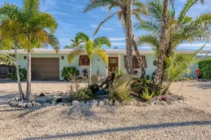 154 Crescent Dr, Anna Maria, FL 34216 - Photo 2