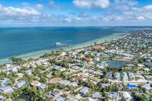 154 Crescent Dr, Anna Maria, FL 34216 - Photo 4