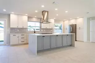 5114 36th Ave Dr W, Bradenton, FL 34209 - Photo 4