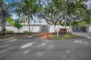 3331 Old Oak Dr, Sarasota, FL 34239 - Photo 1