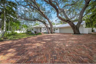 3331 Old Oak Drive, Sarasota, FL 34239 - Photo 4