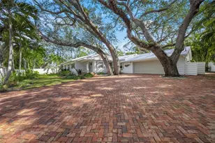 3331 Old Oak Dr, Sarasota, FL 34239 - Photo 4