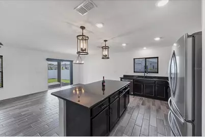 7335 34th Court E, Sarasota, FL 34243 - Photo 6