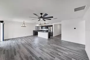 7335 34th Ct E, Sarasota, FL 34243 - Photo 10