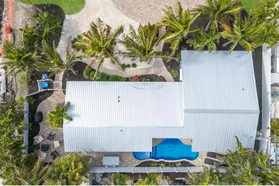 6201 Holmes Boulevard, Holmes Beach, FL 34217 - Photo 6