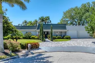 102 Seagull Ln, Sarasota, FL 34236 - Photo 2