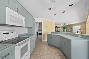 1336 Benjamin Franklin Dr, Sarasota, FL 34236 - Photo 10