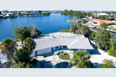 627 Concord Lane, Holmes Beach, FL 34217 - Photo 6