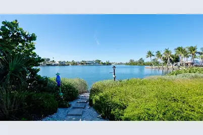 627 Concord Lane, Holmes Beach, FL 34217 - Photo 2