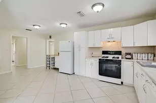 1010 Indian Beach Dr, Sarasota, FL 34234 - Photo 24